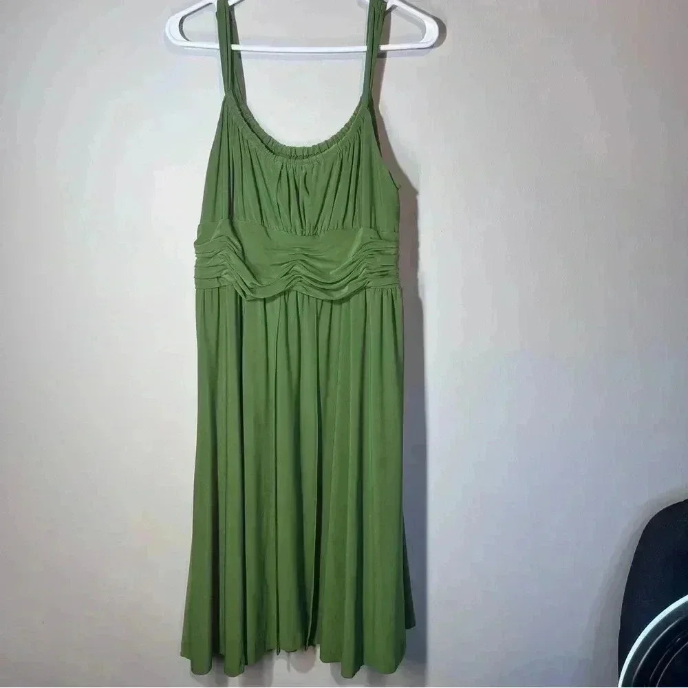 JONES NEW YORK olive green sleeveless special occasion size 16